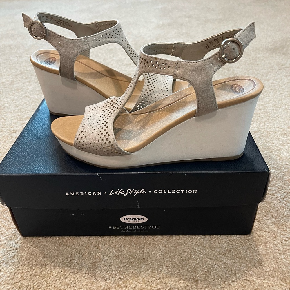 Scholl's Selma Tan Wedge Sandals With T-Strap And Ankle Buckle